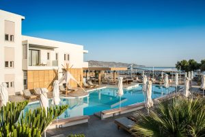 Enorme Teatro Beach resort
